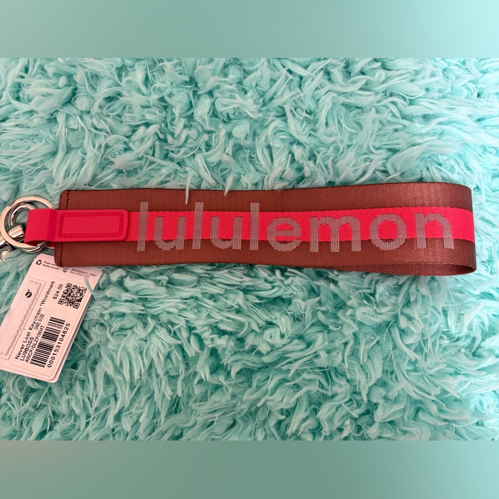 NWT Lululemon Never Lost Keychain